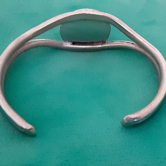 Three Cuff Bracelets. - Picture 10 of 10